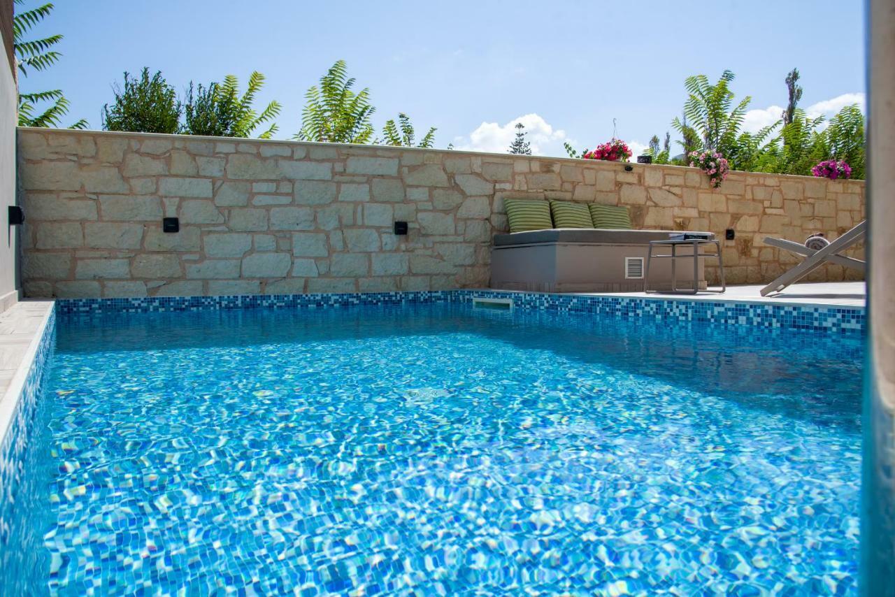 Villa Sirocos Stalos Bagian luar foto